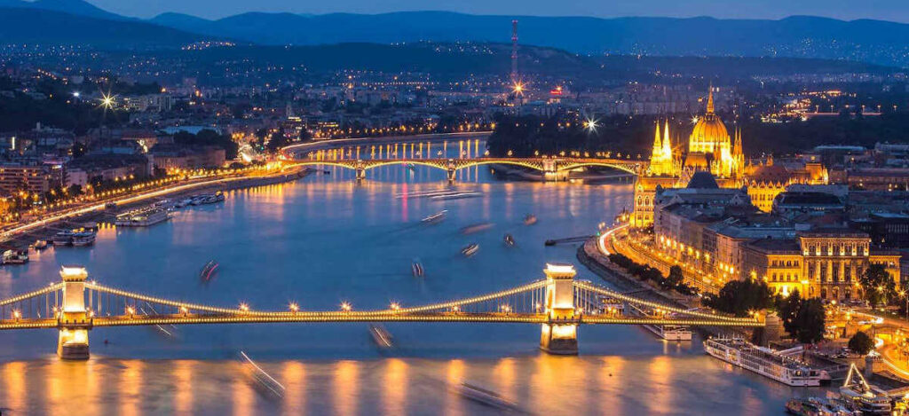 Budapest Brücke bei der Nacht